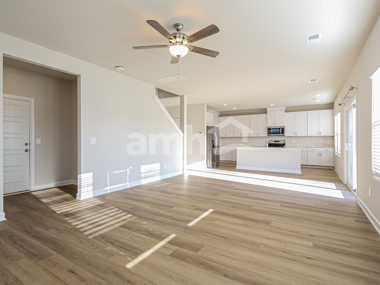 Building Photo - 806 Treeline Rd