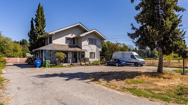 Building Photo - 196 Browns Valley Rd