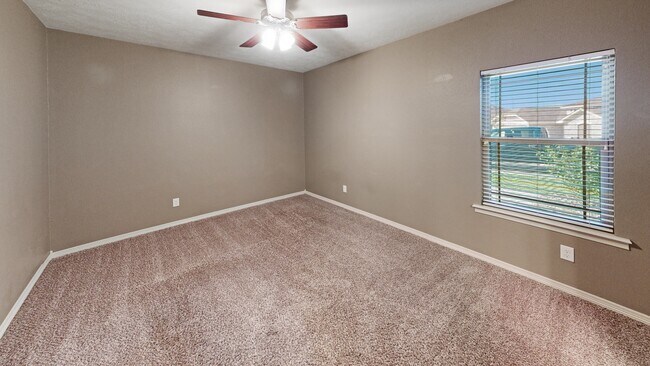 Building Photo - 2830 Horseback Dr