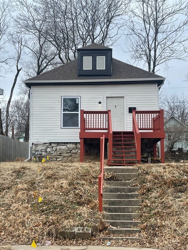 Primary Photo - Remodeled 2 Bed/1 Bath home off 23rd!