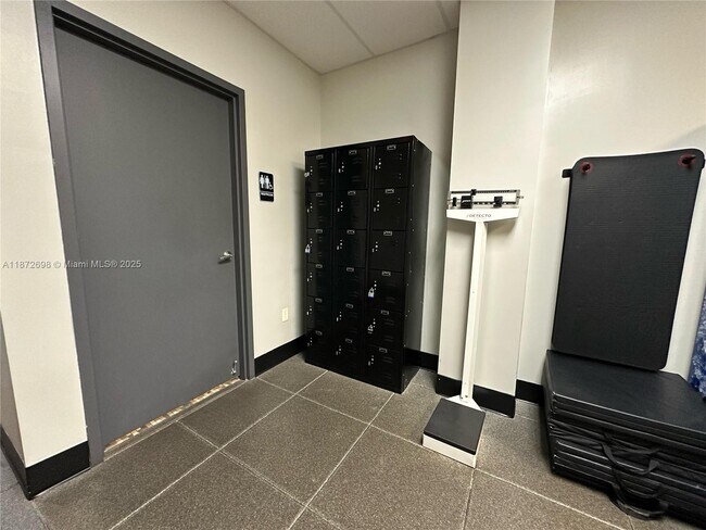 Building Photo - 2501 S Ocean Dr