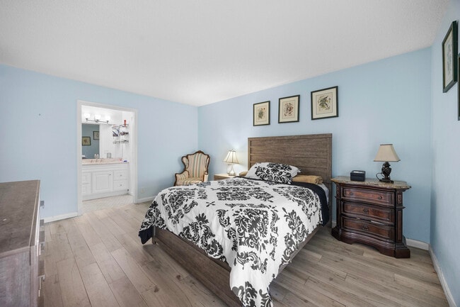 Building Photo - 2671 Boundbrook Blvd