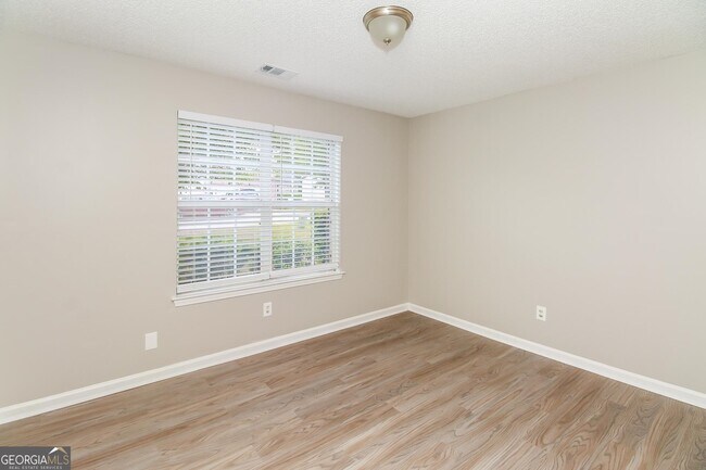 Building Photo - 7550 Sugarcreek Dr