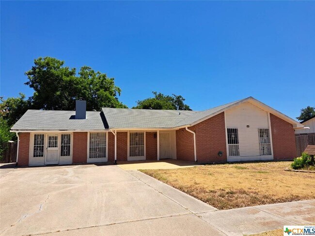 Building Photo - 2308 Lily Dr