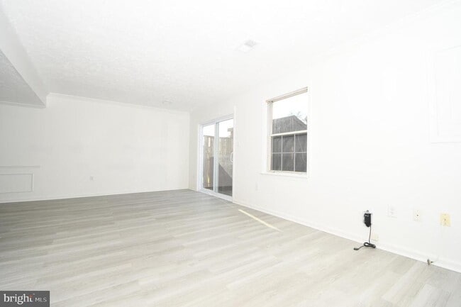 Building Photo - 8635 Union Pl