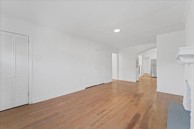 Building Photo - 3847-3849-3849 Beechwood Blvd