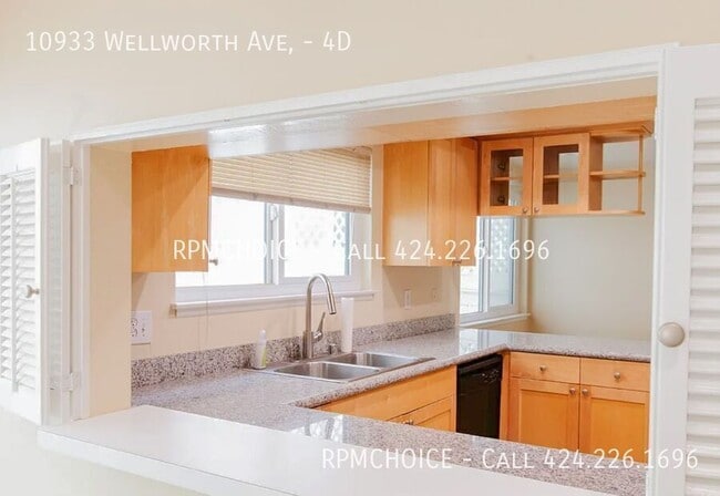 Building Photo - 10933 Wellworth Ave