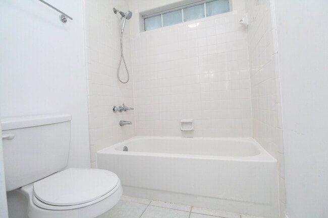 Building Photo - Northeast Pensacola 2BR Home with Fireplace & Covered Patio
