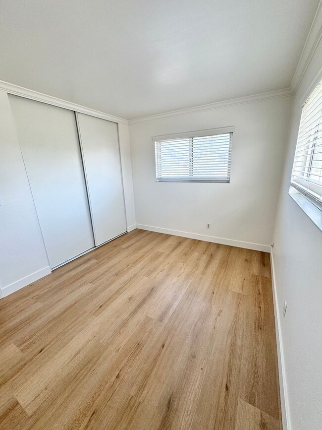 Building Photo - Castro Valley 2BD/1.5BA, 2 Story Duplex with Shared Garage