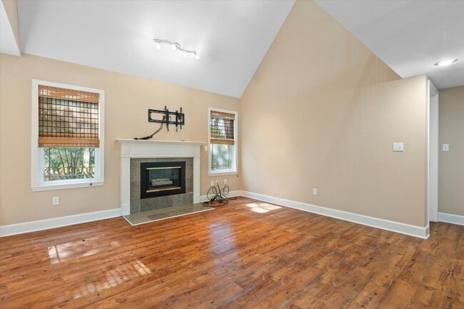 Building Photo - 400 N Village Cir