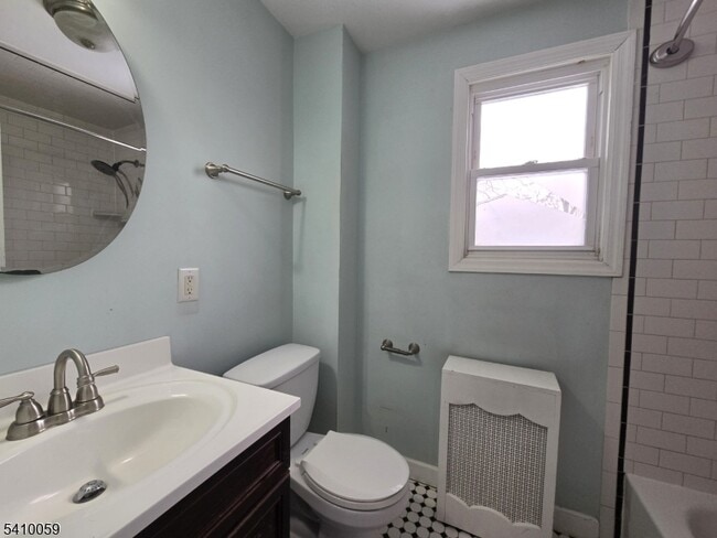 Building Photo - 48 Freeman Pl