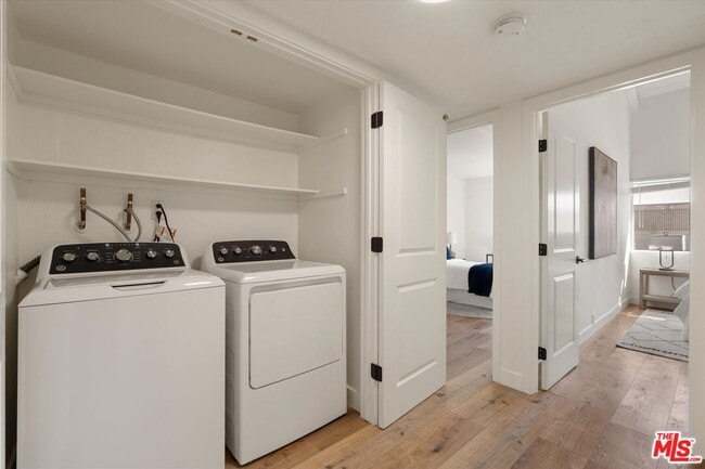 Building Photo - 2516 Arizona Ave