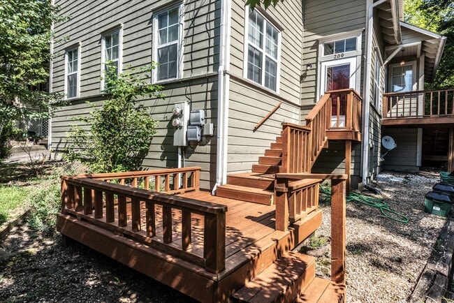 Building Photo - 209 Trent Ave