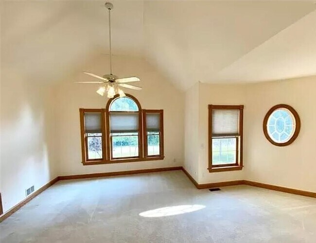 Building Photo - 1556 Shagbark St