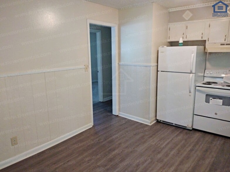 Building Photo - 174 Long Meadow Dr