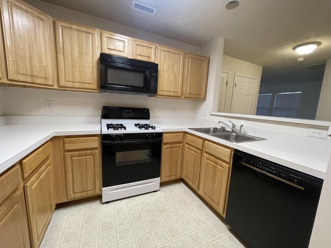 Building Photo - 45512 Westmeath Way