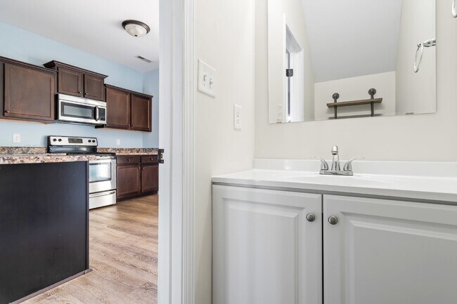 Building Photo - Justice Farm Townhome