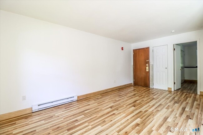 Building Photo - 171 Aspetuck Vlg