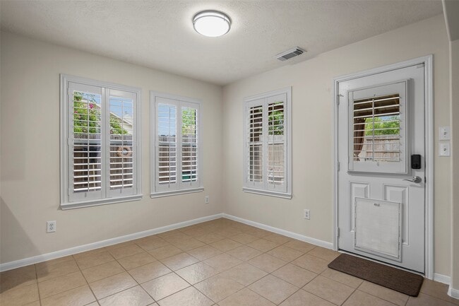 Building Photo - 22110 Field Green Dr