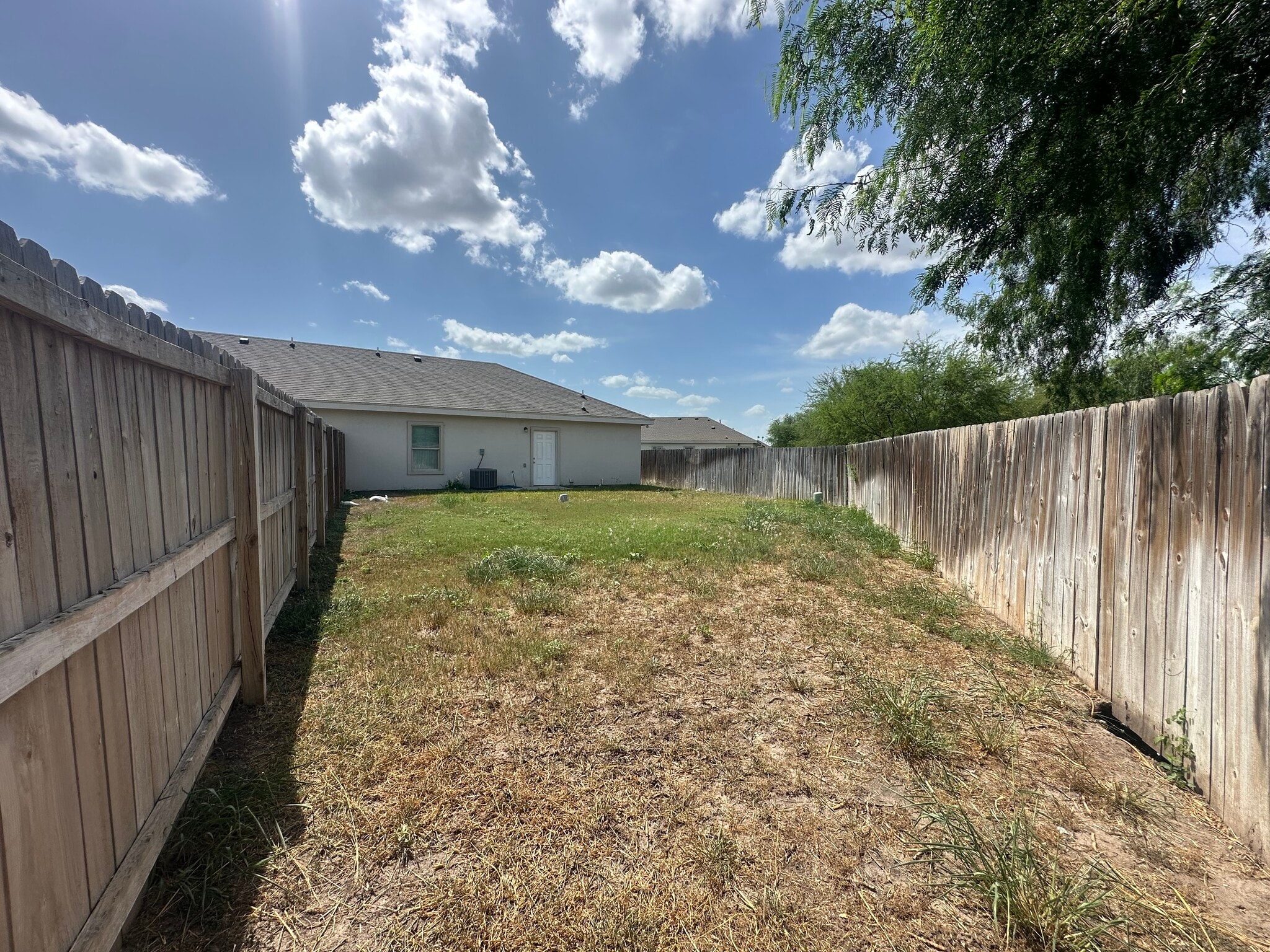 Building Photo - 3924 Las Vistas Ln