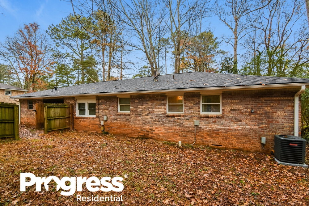 Building Photo - 643 Milford Dr SW