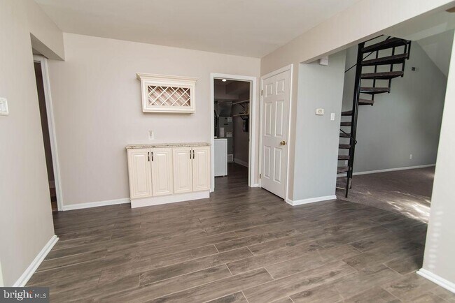 Building Photo - 239 Oakridge Dr