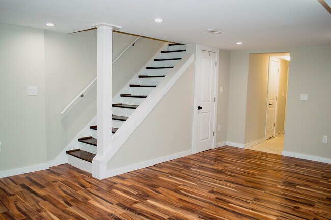 Building Photo - 536 Riggs Rd NE