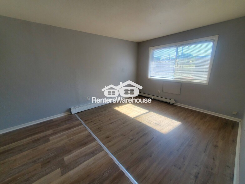 Building Photo - 1418 W Mitchell St