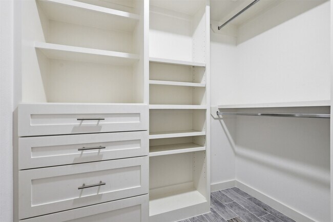 Building Photo - 10103 Goldcrest St