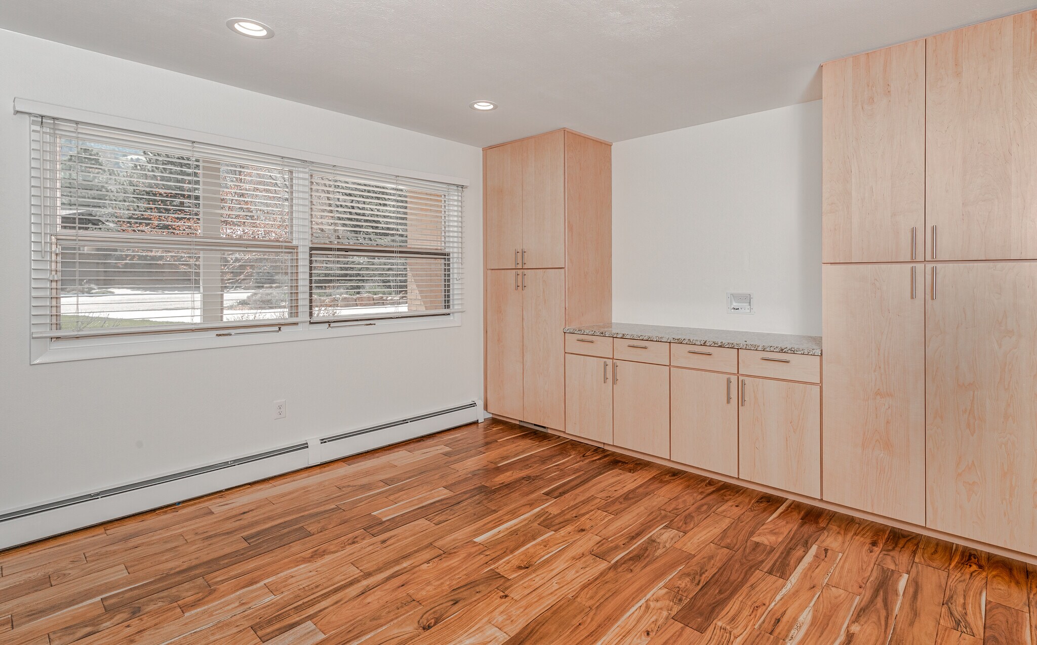 Building Photo - 565 Jack Pine Ct