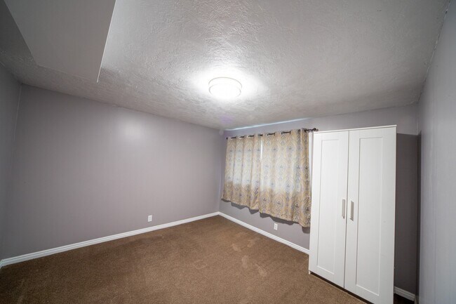 Building Photo - 1784 N 600 E
