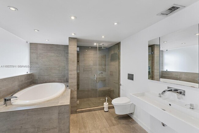 Building Photo - 100 Ocean Ln Dr