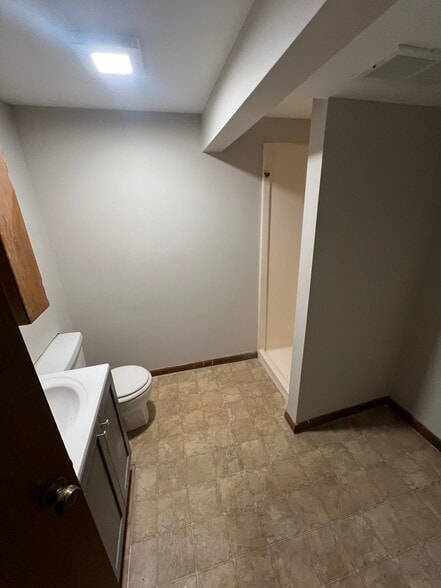 Building Photo - 433 S Ridge Rd