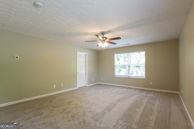 Building Photo - 2791 Groovers Lake Point