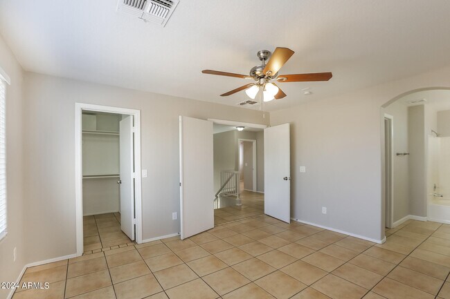 Building Photo - 2843 S 63rd Ln