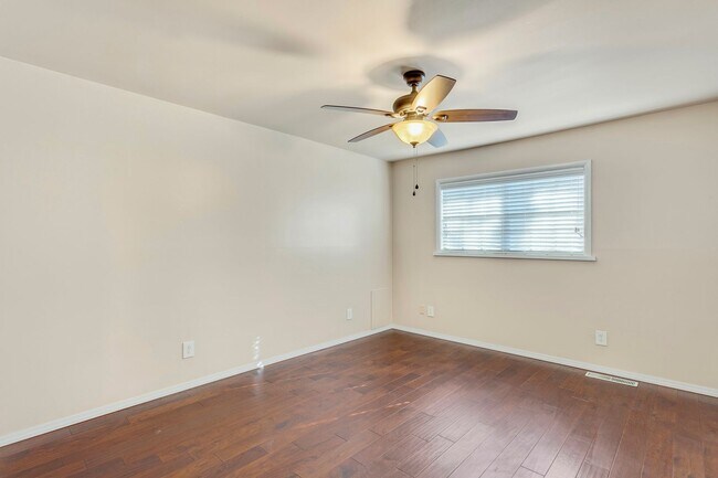 Building Photo - 1741 N Walnut Ave