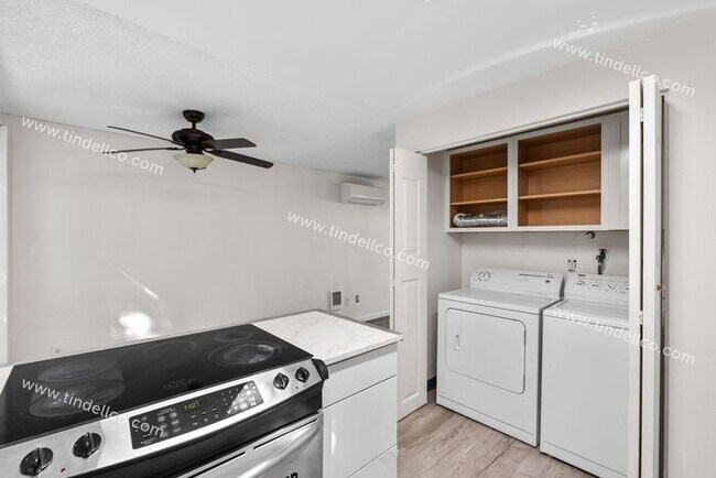 Building Photo - Renovated 2 bedroom townhouse in Piedmont