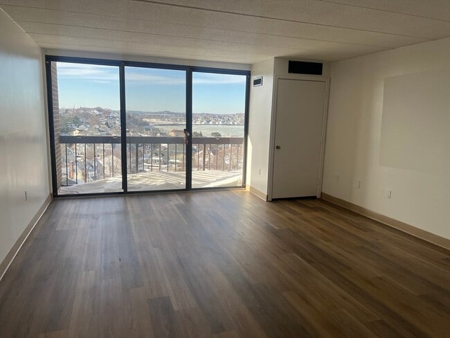 Building Photo - 1 Pond St