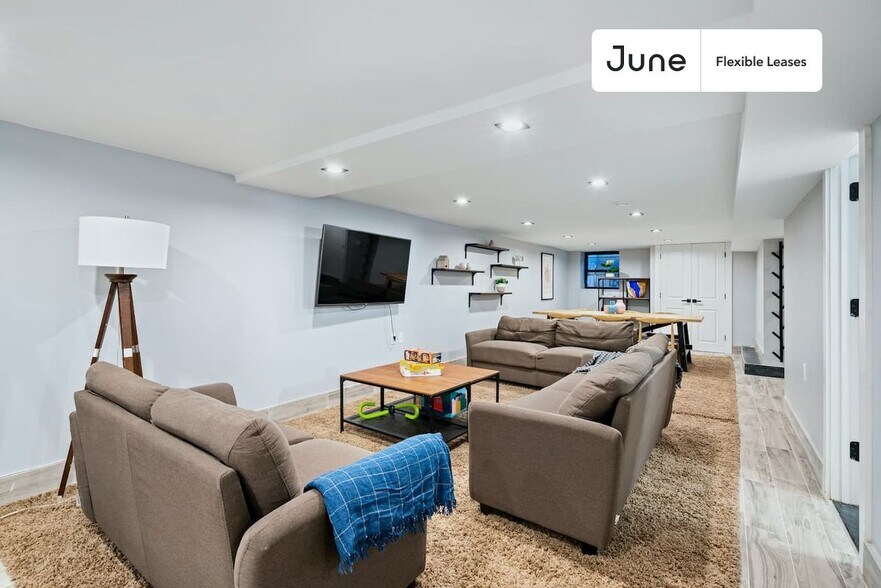 Building Photo - Trendy Private ROOM in Bedford-Stuyvesant