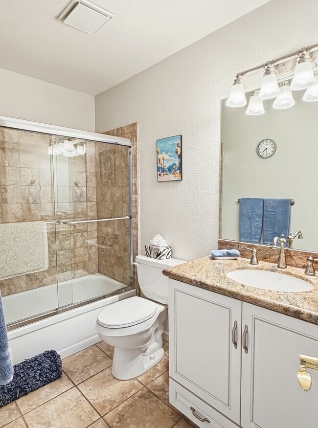 Building Photo - 70 Durango Cir
