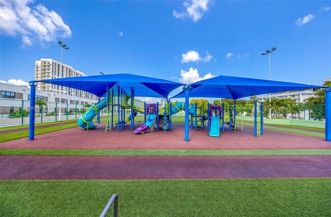 Building Photo - 1800 NE 114th St