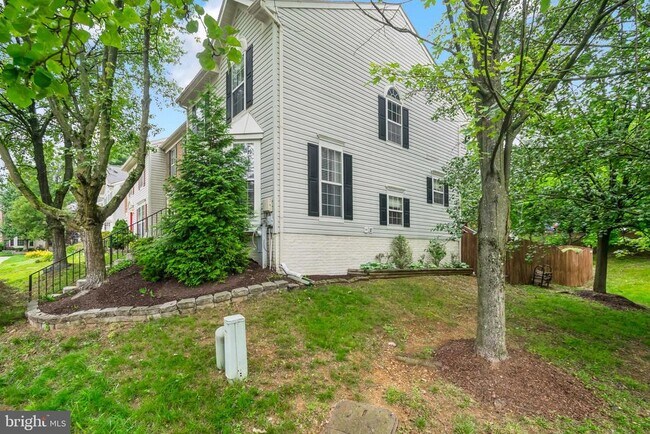Building Photo - 9525 Oakhurst Dr