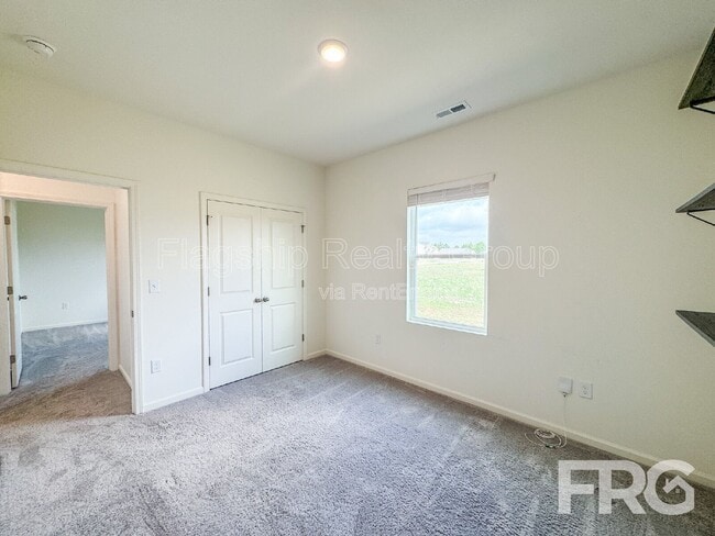 Building Photo - 303 Kenison Way