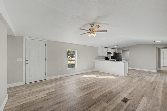 Building Photo - 512 W Bach Dr