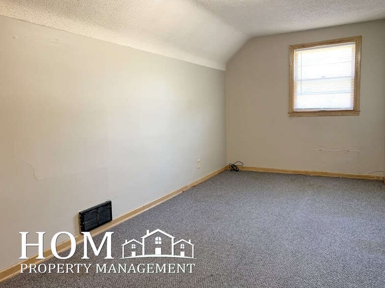 Building Photo - 108 Malin St