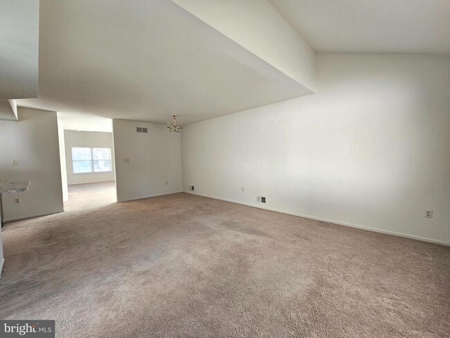 Building Photo - 38 Heatherfield Way