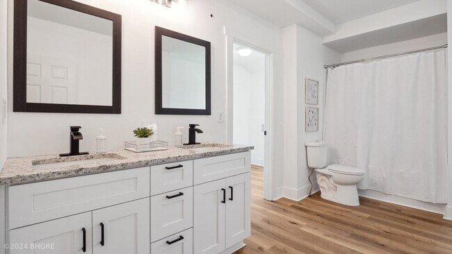 Building Photo - 407 W 1st Ave