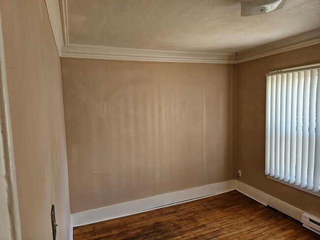 Building Photo - Spacious Campus Home! - $300 OFF 1ST MONTH...