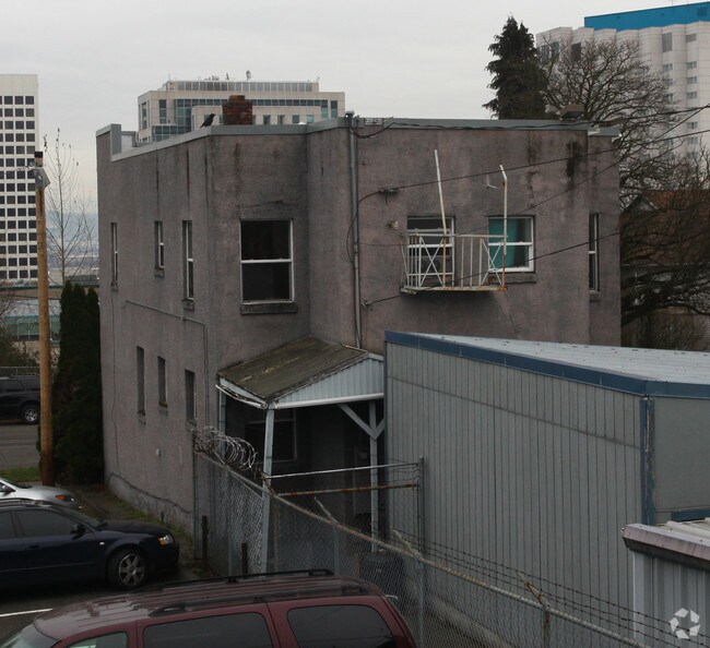 Building Photo - 1134-1136 S Fawcett Ave