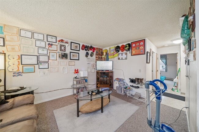 Building Photo - 424 E Dogwood Ave